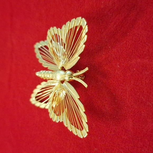 Vintage Monet butterfly brooch gold tone wire wings insect moth jewelry pin - Picture 6 of 10